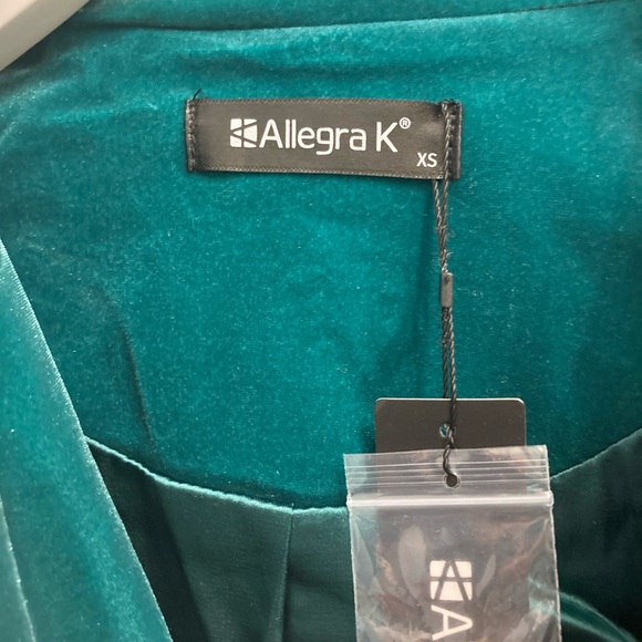 NWT Allegra K XS Green velvet lapel crop jacket/ blazer w/ gold buttons - Picture 7 of 10